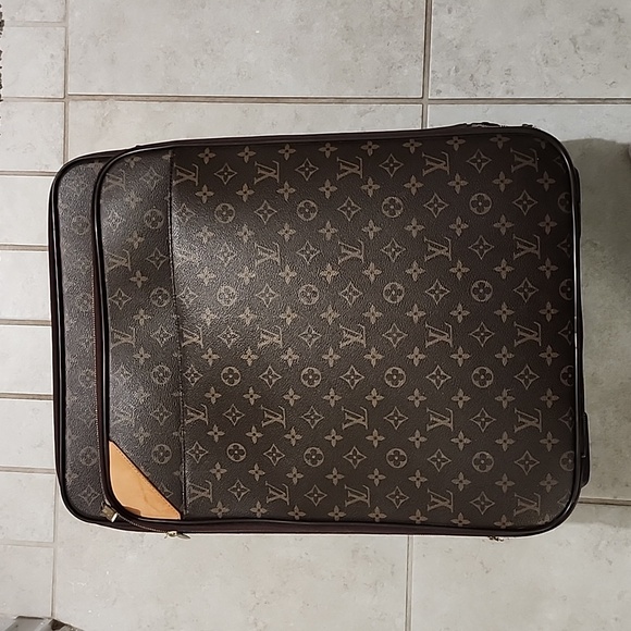 Authentic Louis Vuitton Pegase 55 Legere - Picture 4 of 10